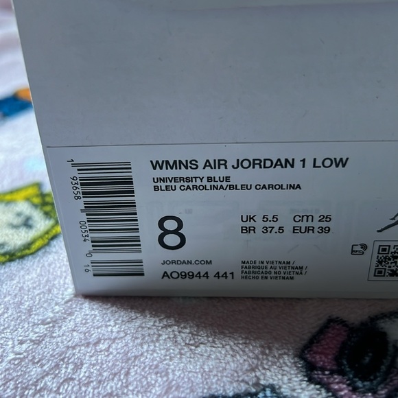 Jordan 1 Lows - Picture 6 of 6